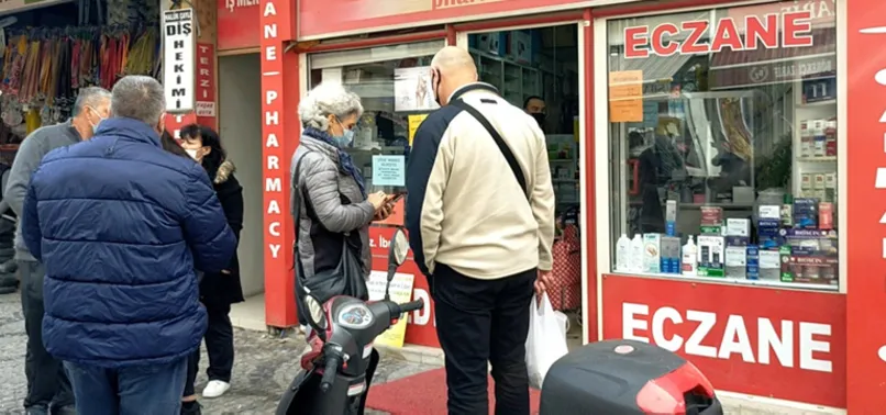 Kapış kapış satılıyor! Eczane önlerinde kuyruklar oluştu