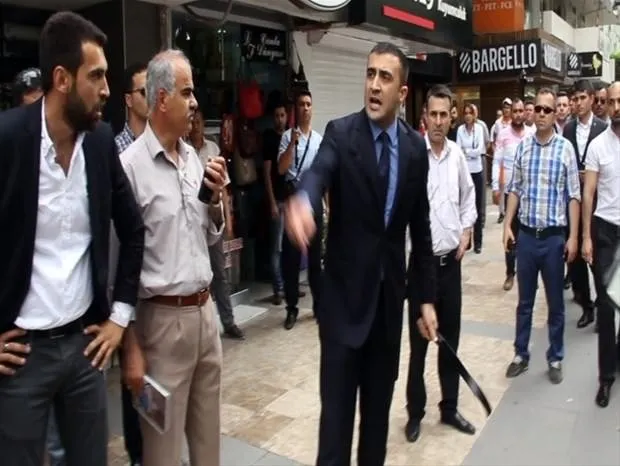 Adana’da MHP’lilerin basın açıklamasında arbede