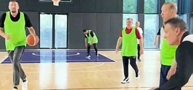 AK Parti Bursa Milletvekili Mustafa Varank Başkan Recep Tayyip Erdoğan’ın basketbol maçı üzerinden yapılan kirli algıya tepki gösterdi