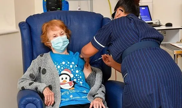 İngiltere Sağlık Bakanı canlı yayında ağladı