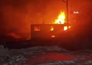 Karabük'te muhtara ait iki katlı ev alevlere teslim oldu