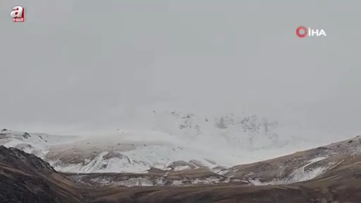 Bitlis’te Süphan Dağı beyaza büründü