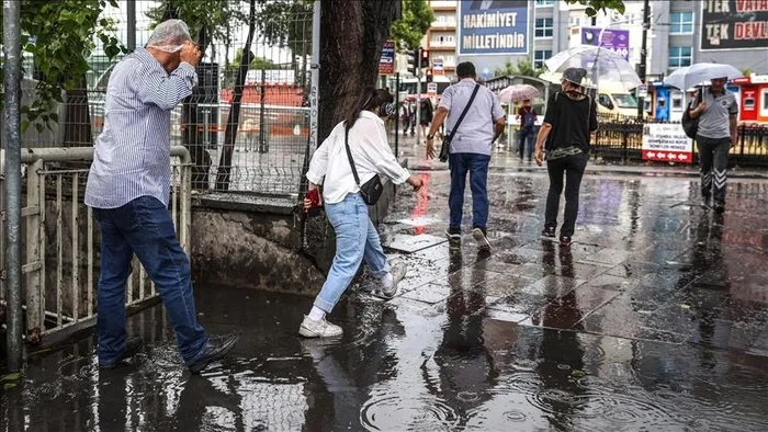 meteoroloji-saat-verip-uyardi-dolu-sel-ve-saganak-geliyor-istanbul-ankara-antalya-1721918691448.jpeg Meteoroloji saat verip uyarmıştı! Megakent İstanbul'da sağanak yağış başladı | Detaylar A Haber'de... - 3