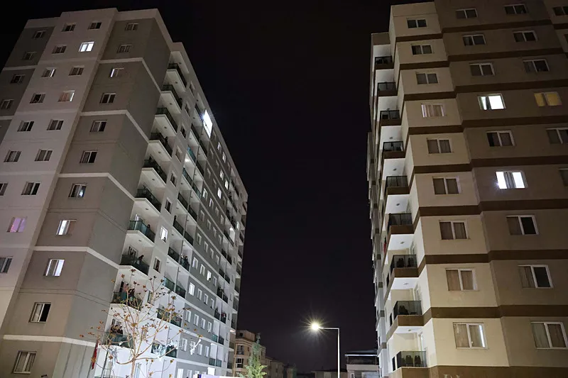 İzmir'de gıda zehirlenmesi! 28 öğrenci hastaneye kaldırıldı - 1