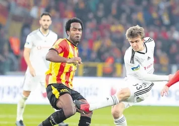 18 yaşındaki Rıdvan büyük alkış aldı