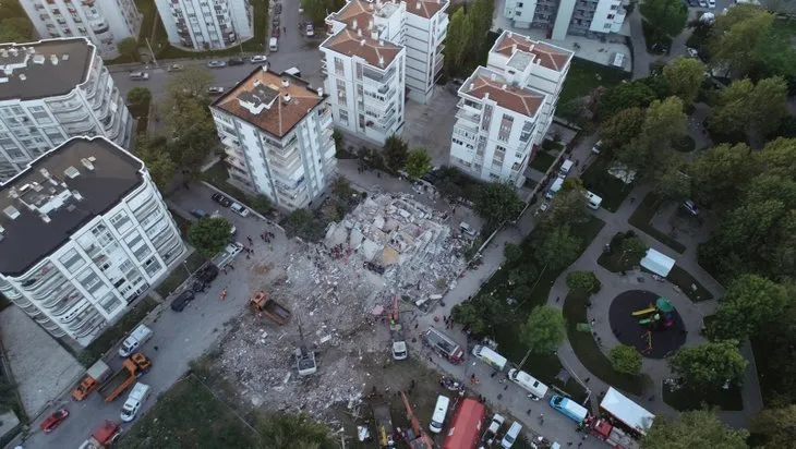 Depremin merkez üssünde dikkat çeken kare!