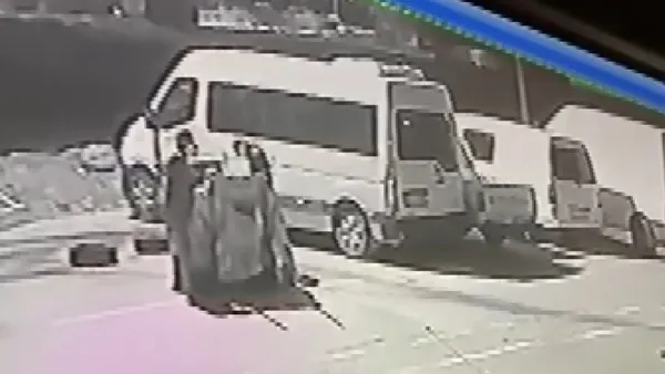 bursada-pes-pese-hirsizlik-olaylari-kablo-calarken-dusen-hirsiz-kamerada-1640597518251.jpg Bursa'da peş peşe hırsızlık olayları: Kablo çalarken düşen hırsız kamerada! - 3