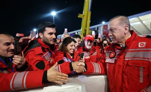 1682062645310.jpg Sabah Gazetesi yazarı Mahmut Övür'den 7'li koalisyona Marshall benzetmesi: İsmet Paşa'nın CHP'si hortlamış gibi karşımızda - 1