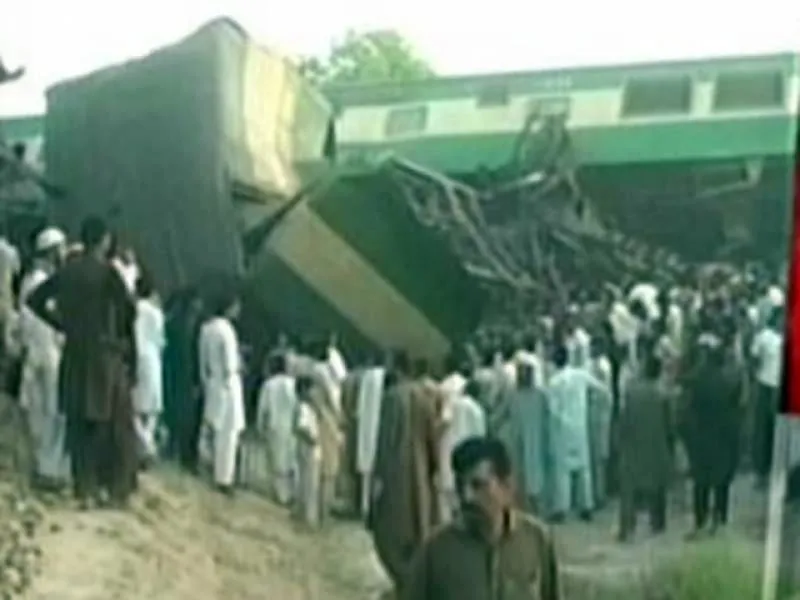 Pakistan’da çok büyük tren kazası - 1