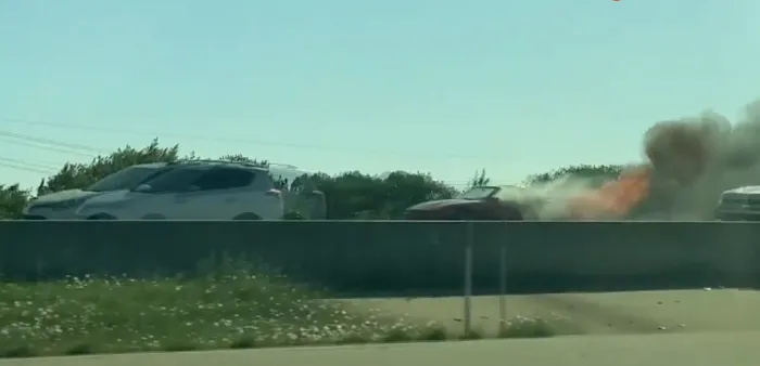 Otoyolda korkunç anlar! Lüks otomobil bomba gibi böyle patladı - 2
