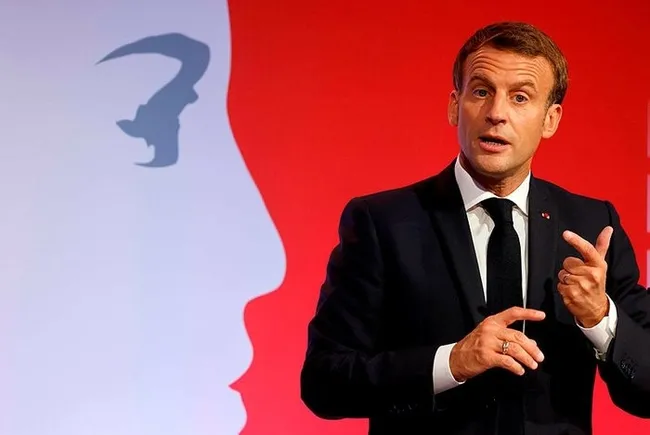 Fransa Cumhurbaşkanı Macron haddini aşıp İslam’ı hedef aldı