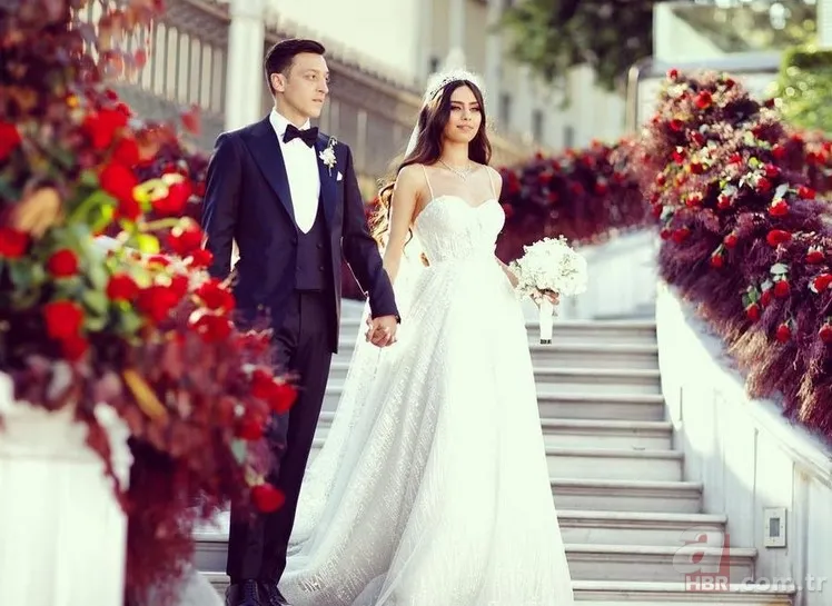 Mesut Özil'in güzel eşi Amine Gülşe annesiyle poz verdi! O fotoğrafa yorum yağdı! Minik kızları... 6