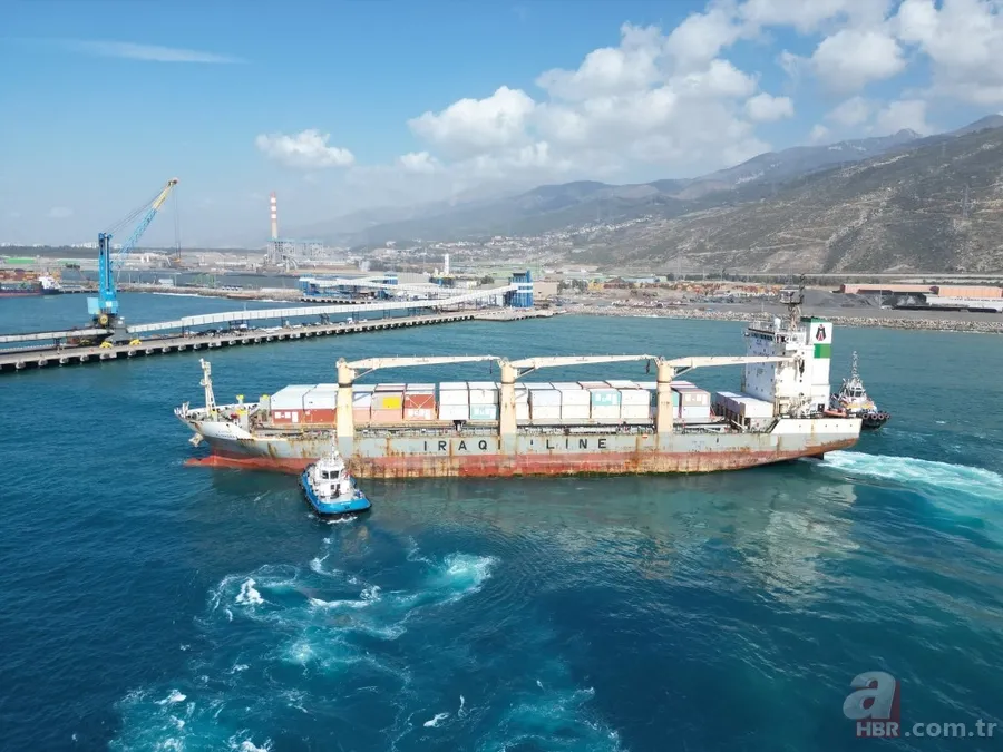 Katar’ın Türkiye’ye depremzedeler için gönderdiği yaşam konteynerleri taşıyan İskenderun’a ulaştı 4