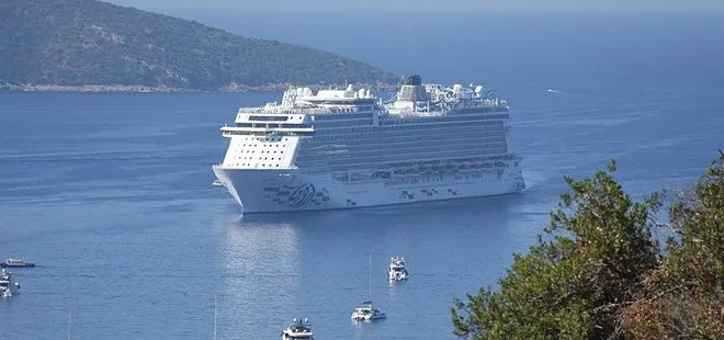 "Aroya" kruvaziyeri Marmaris'e geldi! 1750 yolcu bulunuyor