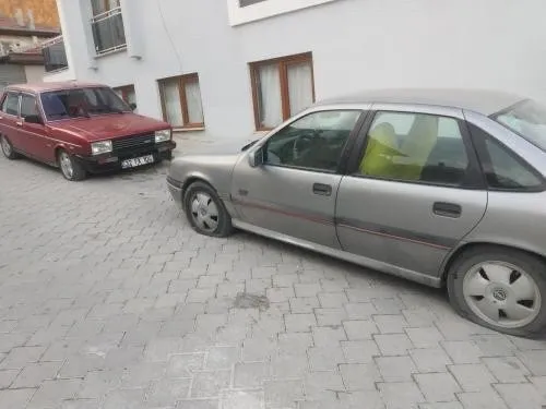 Denizli'de şoke eden olay! Sokağa girip araçların lastiklerini kestiler - 4