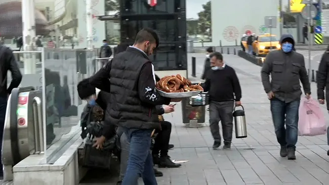 Taksim’de bayılma numarasıyla duygu sömürüsü kamerada! Ekipler ceza kesti - 5