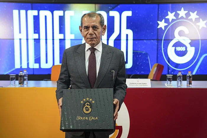 galatasaraydan-flas-osimhen-sozleri-turkiyeden-baska-takimlar-da-istedi-1754048263532.jpeg Galatasaray Kulübü Başkanı Dursun Özbek (AA)