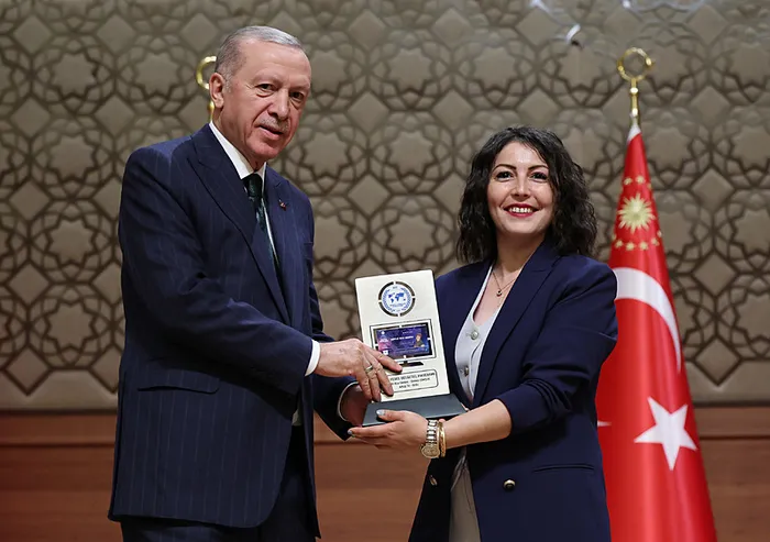 baskan-erdogan-8-anadolu-medya-odulleri-toreninde-konustu-1717618699169.jpg Başkan Erdoğan 8. Anadolu Medya Ödülleri töreninde konuştu! - 11