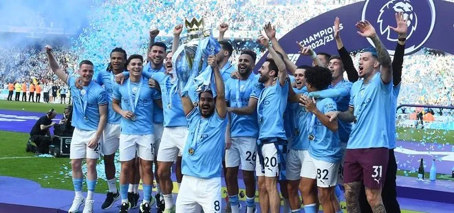 Premier Lig’de Manchester City şampiyonluk kupasını kaldırdı
