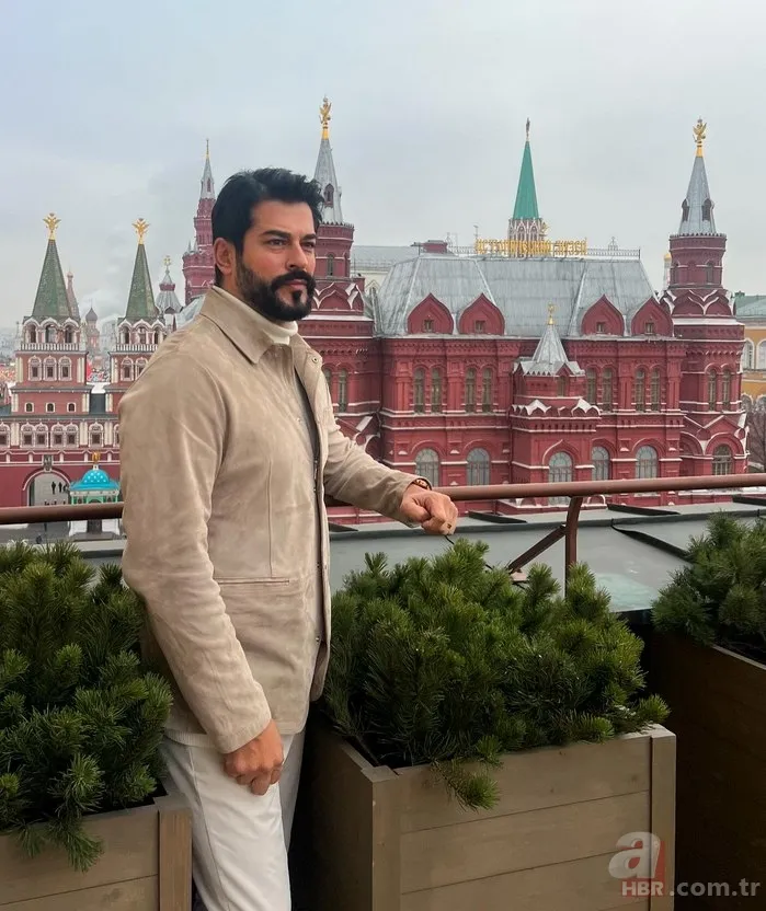 Rusya'ya giden Burak Özçivit'in erkek hayranından "kıskançlık" itirafı! 2