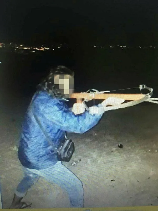 Ankara'da DEAŞ'ın hücre evinde "arbalet" yay silahı ele geçirildi - 1