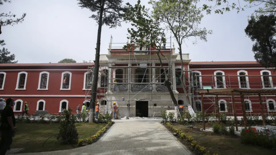 Yeşilköy Sancaktepe ve Hadımköy'deki hastanelerin inşaat çalışmalarında sona geliniyor