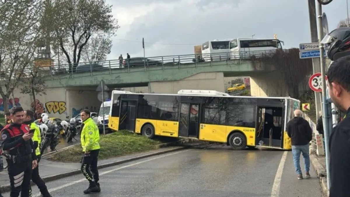Beyoğlu'nda İETT otobüsü kazası! 1 yaralı | Yol 2.5 saat kapandı