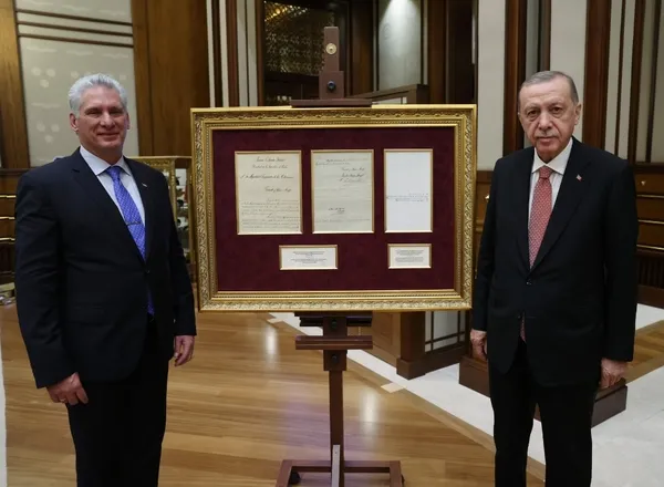 baskan-erdogandan-kuba-devlet-baskani-bermudeze-tarihi-hediye-iste-osmanli-padisahi-ii-abdulhamide-gelen-mektu-1669237250106.jpg Başkan Erdoğan'dan Küba Devlet Başkanı Bermudez'e tarihi hediye! İşte Osmanlı Padişahı II. Abdülhamid'e gelen mektup - 1