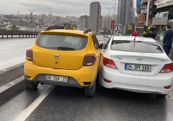 Boş yolu paylaşamayıp kaza yaptılar