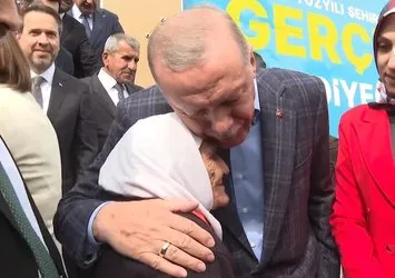 Başkan Erdoğan yaşlı teyze ile sohbet etti