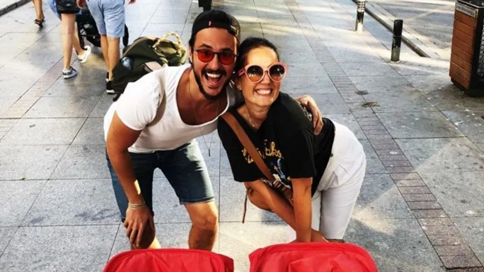 Pelin Akil ve Anıl Altan ikizlerin yüzünü ilk kez paylaştı