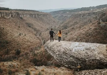 Taş teras ziyaretçi akınına uğruyor