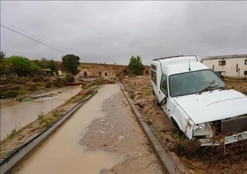 Şiddetli yağışlar İspanya'da can aldı!