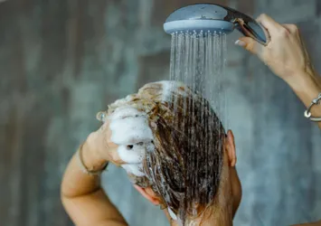 Hangisi daha sağlıklı? Soğuk ve sıcak duşun bilinmeyen faydaları