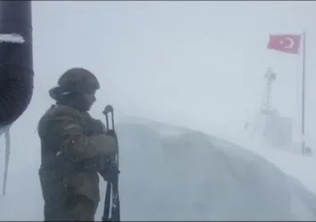 Kar ve tipiye rağmen Mehmetçik hazır kıta!
