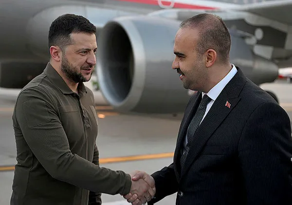 baskan-erdogan-ile-ukrayna-devlet-baskani-zelenskiynin-istanbuldaki-gorusmesi-basladi-1688753692831.jpg