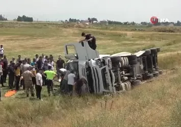 Muş'ta çimento aracı kaza yaptı: 1 yaralı