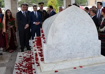 Yunus Emre kabri başında anıldı