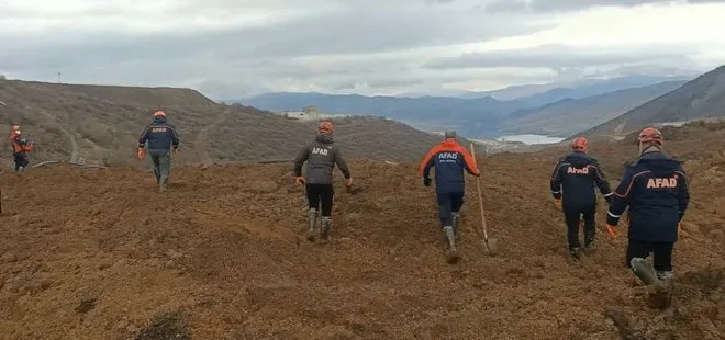 Erzincan’da zamanla yarış! Toprak kayması sonrası 9 işçi aranıyor! Bakan Bayraktar: Heyelan alanında 400 bin kamyonluk toprak kütlesi var