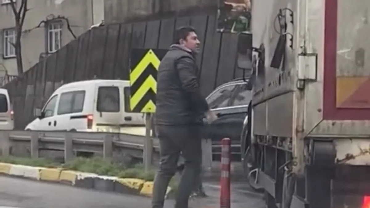 Küçükçekmece'de trafik kavgası: sürücü kamyoneti yumrukladı