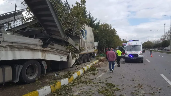 Sakarya’da korkunç kaza! Acı haberler peş peşe geldi - 2