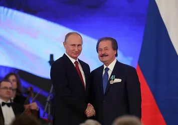 Vlademir Putin'den Çağlar'a dostluk nişanı