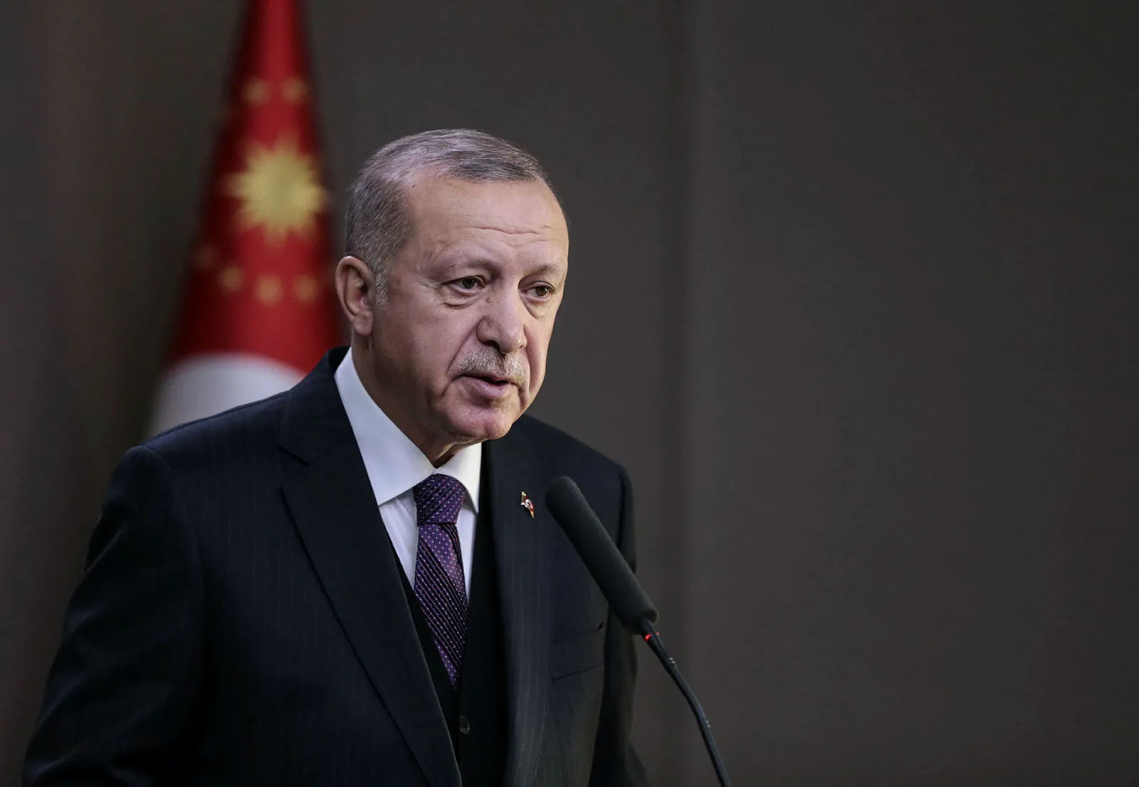 Başkan Erdoğan'dan NATO zirvesi öncesi havalimanında önemli açıklamalar