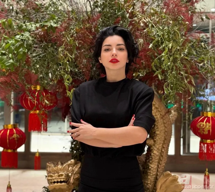 Merve Boluğur'dan şaşırtan fotoğraf! Takipçileri yorum yağmuruna tuttu! Kolye detayı... 2