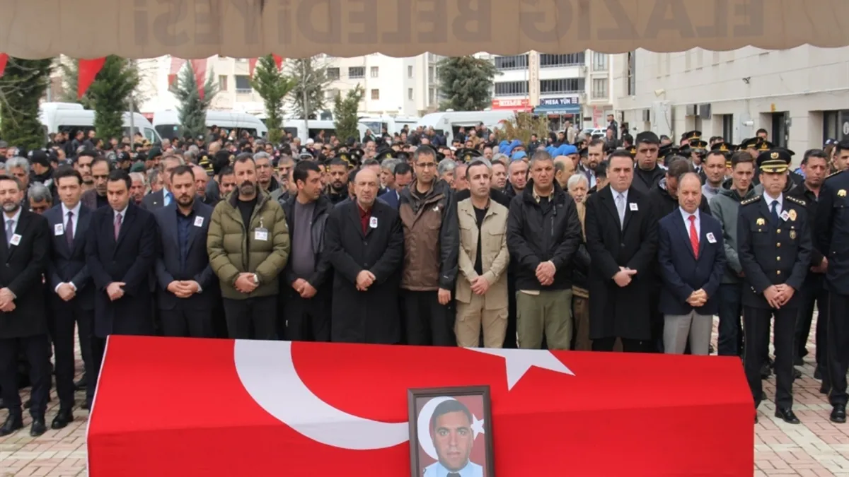 İstanbul'daki kazada şehit olan polis memuruna son görev