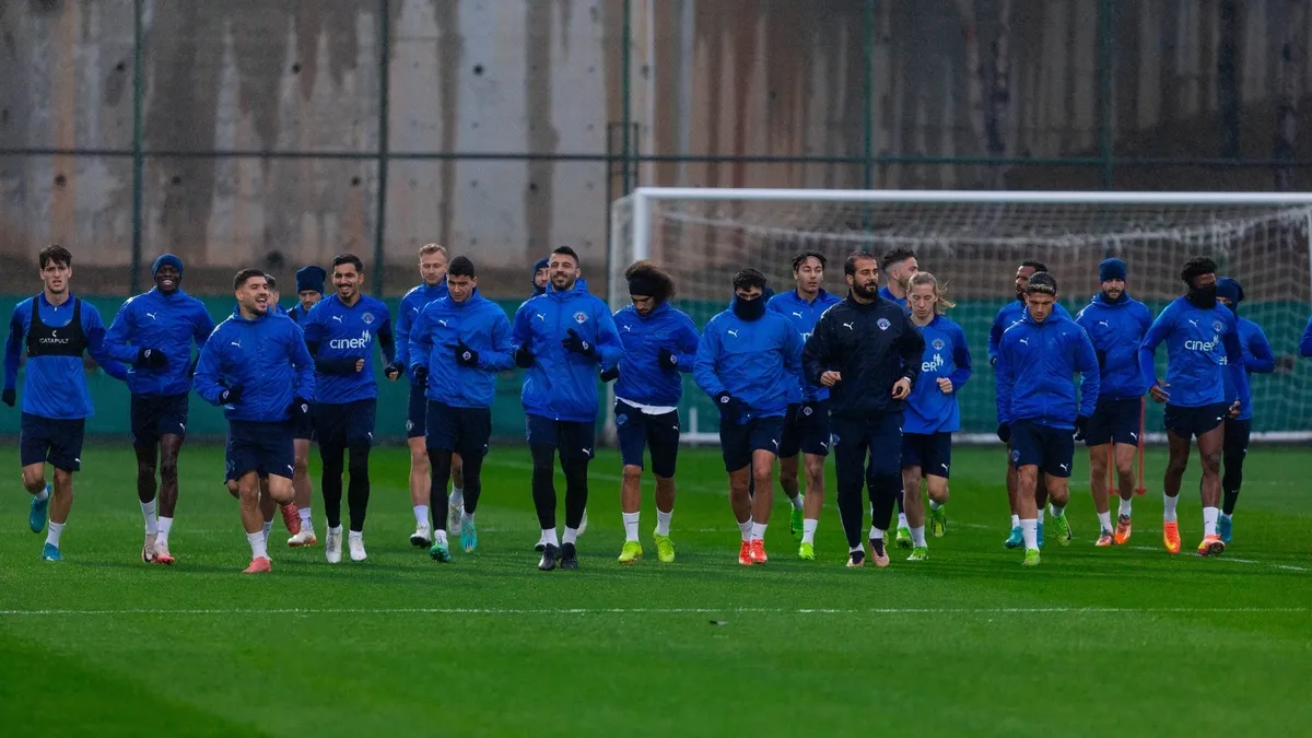 Kasımpaşa Süper Lig'de yarın Trabzonspor'a konuk olacak