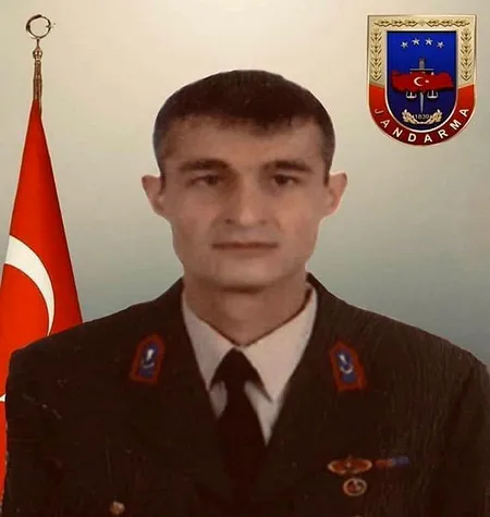 Şehit Jandarma Uzman Çavuş Eyüp Fidan son yolculuğuna uğurlandı - 1