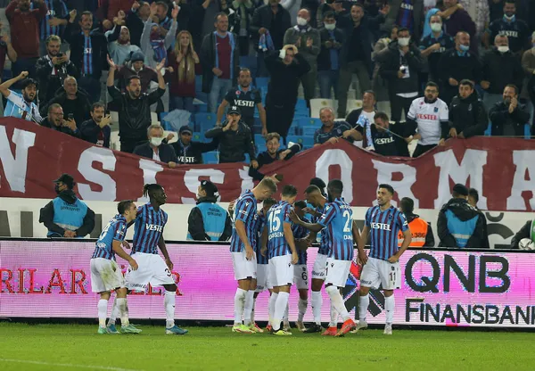 Trabzonspor teknik direktörü Abdullah Avcı’dan Fenerbahçe maçı sonrası şampiyonluk sözleri! Bu maçın şehir için ne ifade ettiğini biliyorum