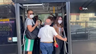Metrobüs durağında korkutan yoğunluk