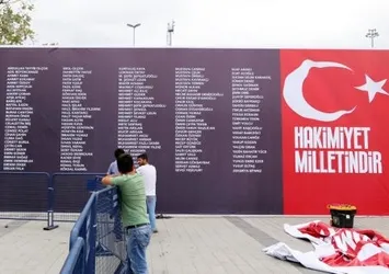 Darbe girişimine dev pankart ve panoyla tepki